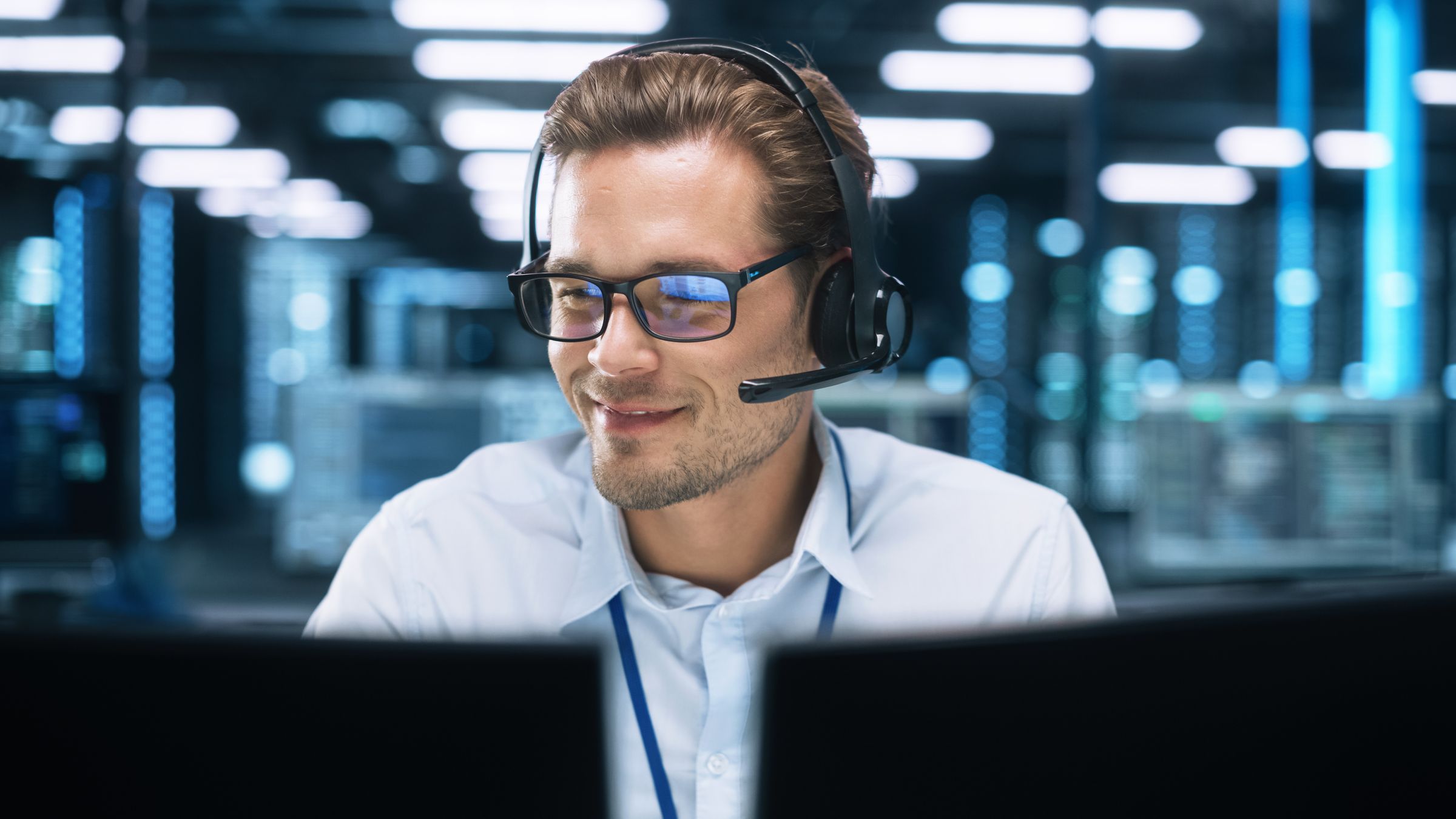 IT support helping customer
